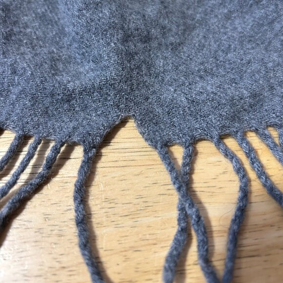 Mens Peterborough Bloomingdale's Men's Store Gray Fringed Scarf OS - Picture 7 of 7